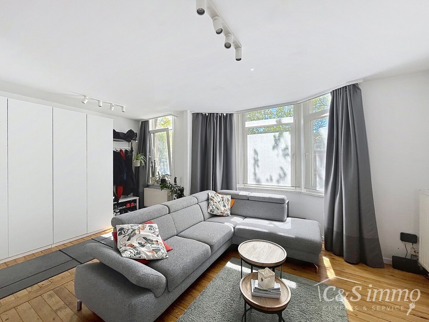 Lichtrijk appartement met één slaapkamer te huur
