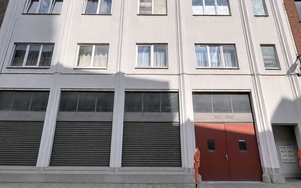 Dit lichtrijke en aangename &eacute;&eacute;nslaapkamerappartement is gelegen op de eerste verdieping en combineert een rustige woonomgeving met een uitstekende centrale ligging. Dit appartement bevindt zich aan de recent heraangelegde Paardenmarkt, op wandelafstand 