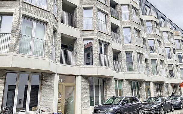 Private ondergrondse autostaanplaats op -1. Gunstig gelegen op wandelafstand van park spoor noord, verschillende winkels en centrum Antwerpen.&nbsp;
Parking te bereiken via automatische beveiligde poort.