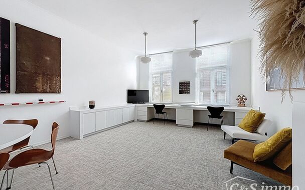 Op een uitstekende ligging, vlak bij het Justitiepaleis op het Antwerpse Zuid en toch in alle rust, bevindt zich dit elegante duplexappartement. Het appartement maakt deel uit van een kleinschalig gebouw met slechts twee wooneenheden en strekt zich uit ov