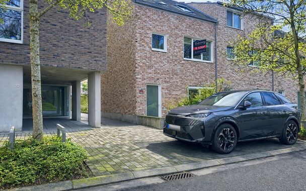 Deze moderne en energiezuinige halfopen bebouwing maakt deel uit van &eacute;&eacute;n van de eerste woonprojecten in de gegeerde wijk Regatta. Wat deze woning extra bijzonder maakt, is haar halfopen karakter &eacute;n de vrije ligging aan de achterzijde, waar geen woning 