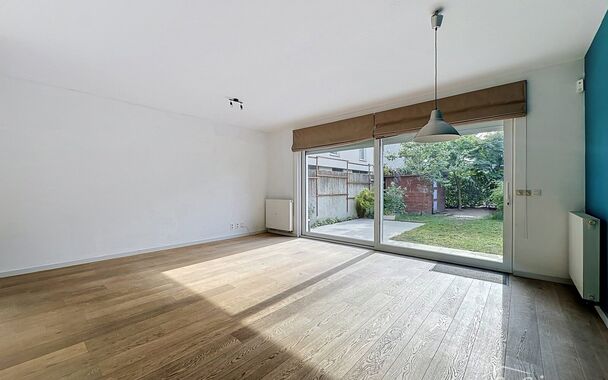 Deze moderne en energiezuinige halfopen bebouwing maakt deel uit van &eacute;&eacute;n van de eerste woonprojecten in de gegeerde wijk Regatta. Wat deze woning extra bijzonder maakt, is haar halfopen karakter &eacute;n de vrije ligging aan de achterzijde, waar geen woning 