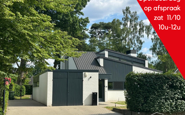 OPENDEURDAG OP AFSPRAAK ZA 11/10 TUSSEN 10U EN 12U
In een rustige, residentiële wijk op een prachtig zuidoostgericht perceel van maar liefst 1.033 m², vinden we deze stijlvolle en lichtrijke villa met een bewoonbare oppervlakte van 275m². De woning wer