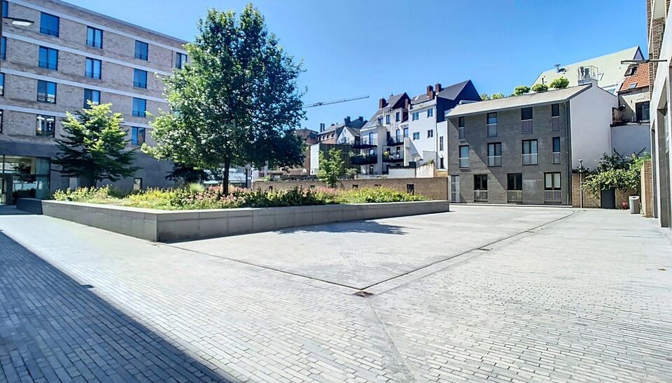 Dit recent appartement bevindt zich aan de Oude Leeuwenrui dichtbij het Eilandje. Hier is het heerlijk genieten van groen en bovendien winkels, restaurants en openbaar vervoer op wandelafstand. Dit tweeslaapkamerappartement van ca 70 m² bevindt zich op d