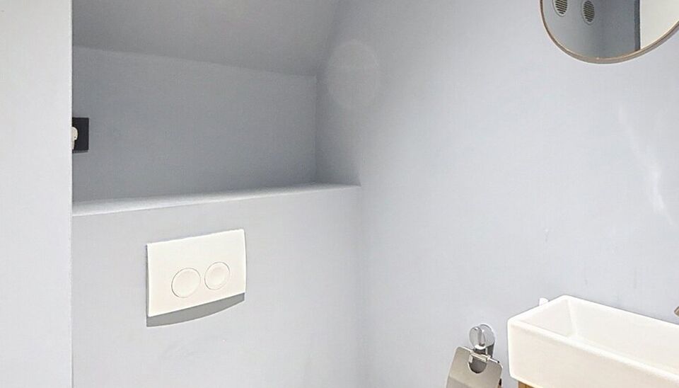 UUniek en authentiek appartement te huur op de derde verdieping, gelegen in de bekende Kammenstraat. Stap binnen in dit charmante appartement dat voorzien is van alle comfort.

De leefruimte met parketvloer baadt in natuurlijk licht en biedt zicht op de k