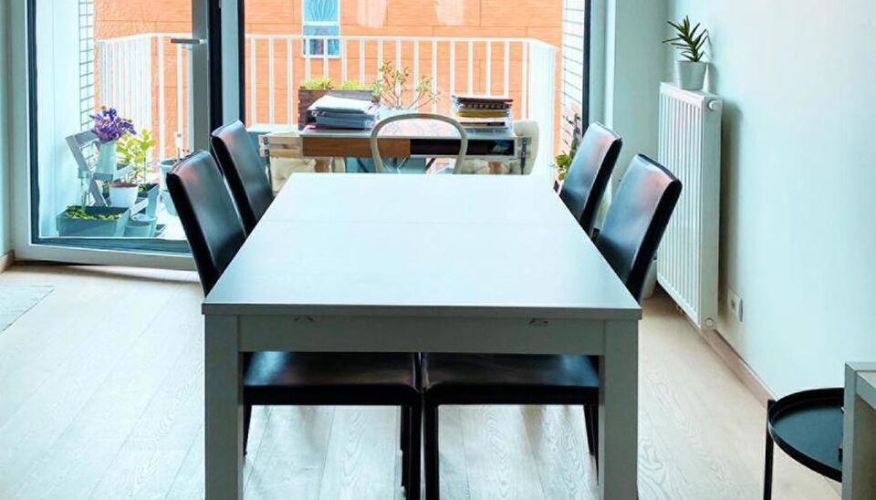 Ontdek dit prachtig afgewerkte nieuwbouwappartement (2017), gelegen in de gegeerde residentie Kaai 37 aan het Kempisch Dok. Dankzij de uitstekende ligging en de gunstige energiescore (A) geniet u hier van comfortabel en energiezuinig wonen.

Via de ruime 