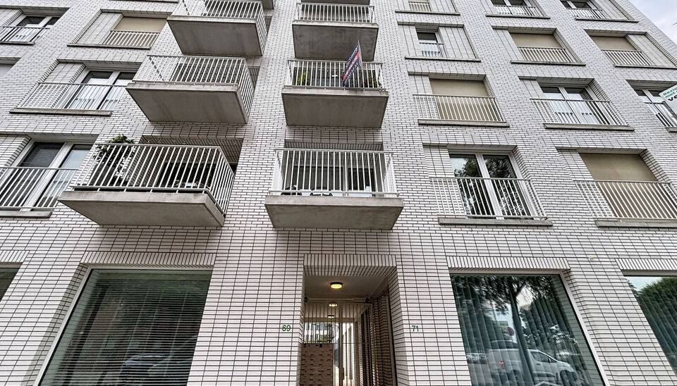 Ontdek dit prachtig afgewerkte nieuwbouwappartement (2017), gelegen in de gegeerde residentie Kaai 37 aan het Kempisch Dok. Dankzij de uitstekende ligging en de gunstige energiescore (A) geniet u hier van comfortabel en energiezuinig wonen.

Via de ruime 