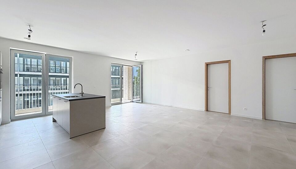 Een stijlvol en energiezuinig appartement (ca. 115 m&sup2;) met een ruim terras met prachtig uitzicht op de binnentuin van project Groene Poort. Dit unieke project werd gerealiseerd in 2026 en onderscheidt zich door zijn moderne architectuur en gemeenschappel