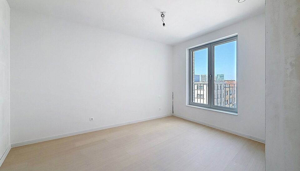 Een stijlvol en energiezuinig appartement (ca. 115 m&sup2;) met een ruim terras met prachtig uitzicht op de binnentuin van project Groene Poort. Dit unieke project werd gerealiseerd in 2026 en onderscheidt zich door zijn moderne architectuur en gemeenschappel