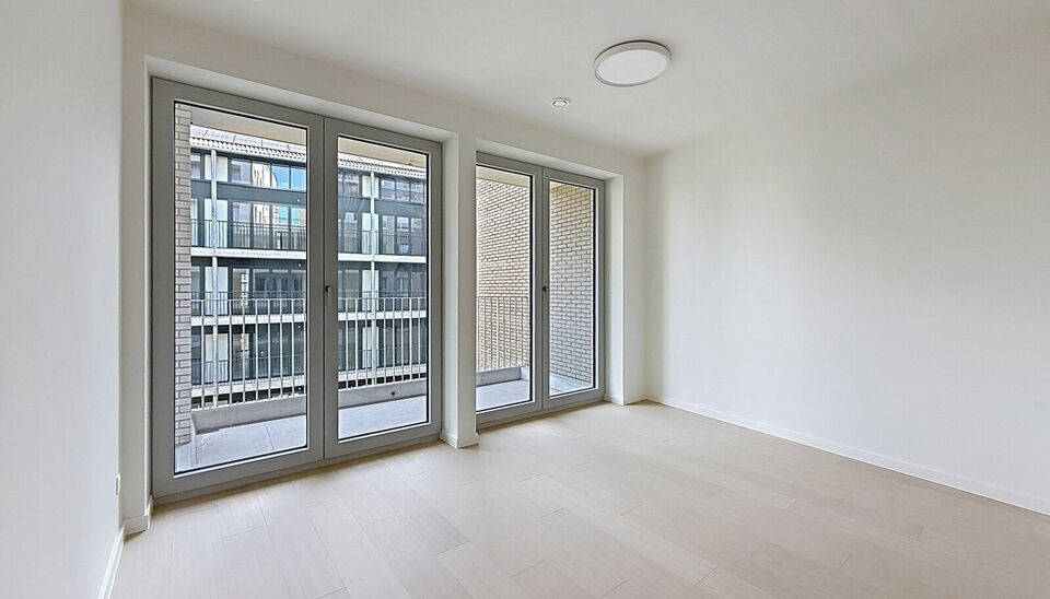 Een stijlvol en energiezuinig appartement (ca. 115 m&sup2;) met een ruim terras met prachtig uitzicht op de binnentuin van project Groene Poort. Dit unieke project werd gerealiseerd in 2026 en onderscheidt zich door zijn moderne architectuur en gemeenschappel