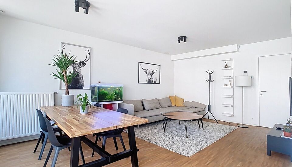 Ontdek dit lichtrijke appartement in de nieuwbouwcomplex residentie Delta, gebouwd in 2020. 
Op een boogscheut van nieuwe hotspots als de Slachthuissite & Park Spoor Noord kan u deze parel vinden. Het appartement beschikt over een uitnodigende woonruimte 
