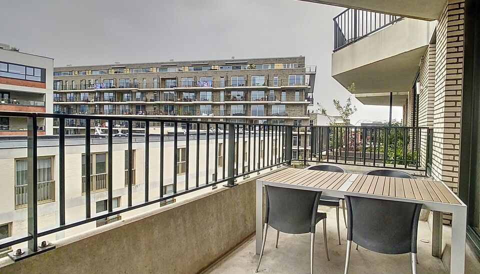 Ontdek dit lichtrijke appartement in de nieuwbouwcomplex residentie Delta, gebouwd in 2020. 
Op een boogscheut van nieuwe hotspots als de Slachthuissite & Park Spoor Noord kan u deze parel vinden. Het appartement beschikt over een uitnodigende woonruimte 