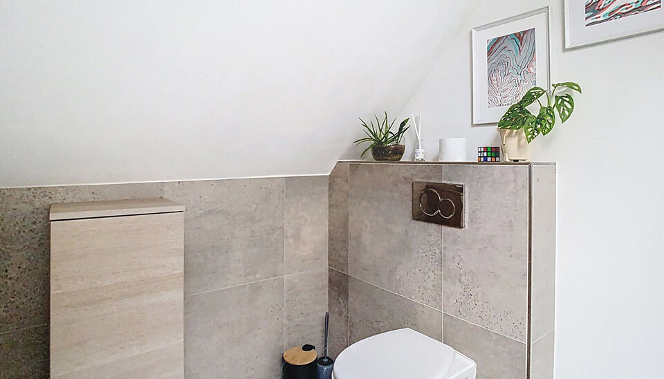 In een voormalige neoclassicistische burgerwoning, volledig gerenoveerd en omgevormd tot een kleinschalig appartementsgebouw met EPC-label B, vind je dit stijlvolle appartement van 57 m². Instapklaar wonen in het hart van Antwerpen!
Het appartement bevi