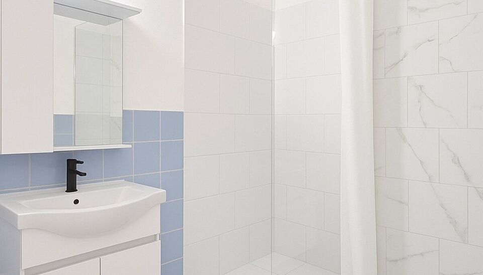 Dit appartement is ideaal gelegen aan de statige Jan Van Rijswijcklaan, één van de belangrijkste invalswegen tot het stadscentrum vanuit het zuiden. U betreedt het appartement vanuit de inkomhal (ca.12m²)  op tegelvloer, voorzien van maar liefst 3 berg