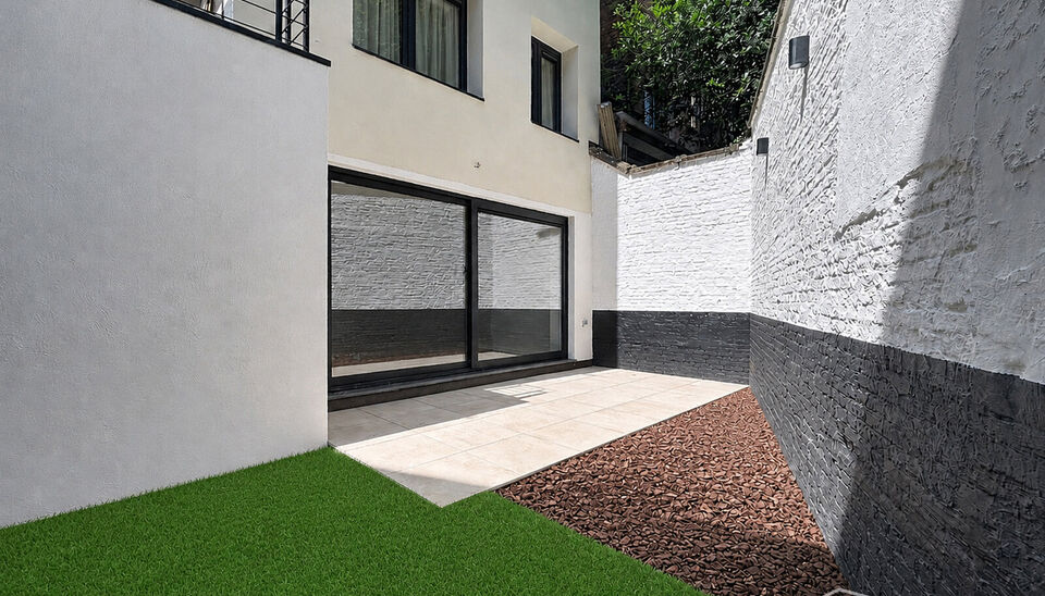 Wonen in &eacute;&eacute;n van de mooiste straten van Antwerpen? Welkom in residentie Emilia op de Dodoensstraat 6.&nbsp;
Een recent gerenoveerd gelijkvloers appartement met ruime zonnige tuin.&nbsp;
Via de inkomdeur komt u uit in de ruime keuken voorzien van alle nodige toe