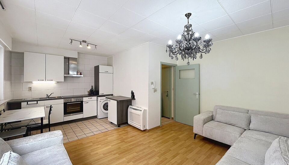 Dit lichtrijke en aangename &eacute;&eacute;nslaapkamerappartement is gelegen op de eerste verdieping en combineert een rustige woonomgeving met een uitstekende centrale ligging. Dit appartement bevindt zich aan de recent heraangelegde Paardenmarkt, op wandelafstand 