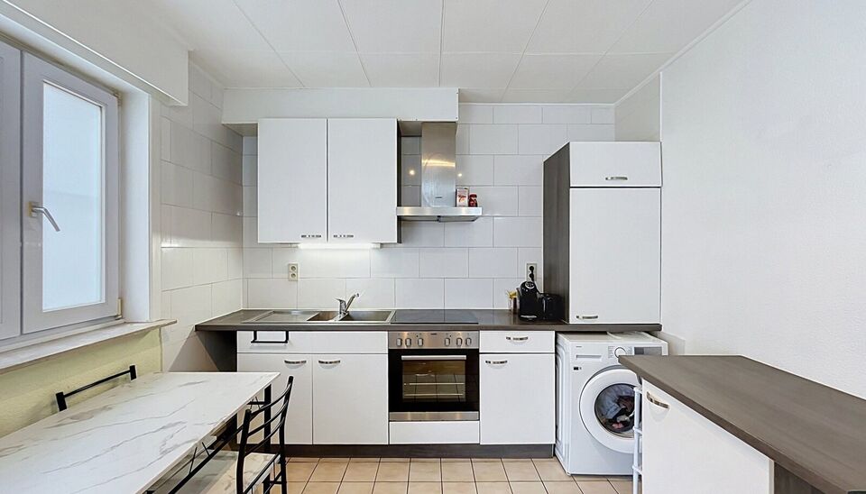 Dit lichtrijke en aangename &eacute;&eacute;nslaapkamerappartement is gelegen op de eerste verdieping en combineert een rustige woonomgeving met een uitstekende centrale ligging. Dit appartement bevindt zich aan de recent heraangelegde Paardenmarkt, op wandelafstand 