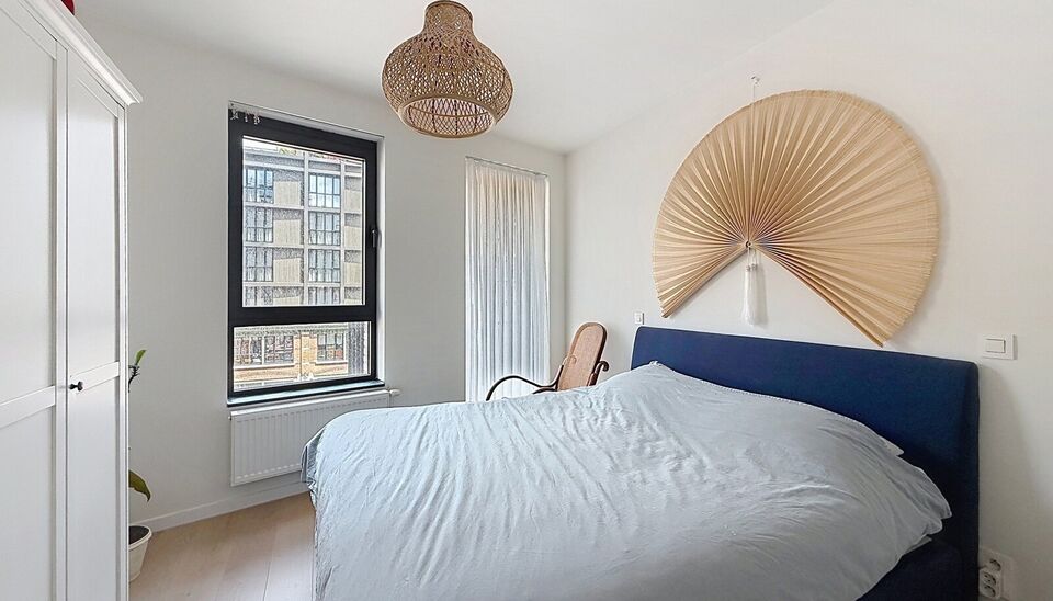 Een recent en instapklaar appartement met terras, ideaal gelegen op wandelafstand van brouwerij Brouwerij De Koninck en het Albertpark. Het appartement bevindt zich op de derde verdieping van een modern en goed onderhouden gebouw met lift.
Via de ruime in