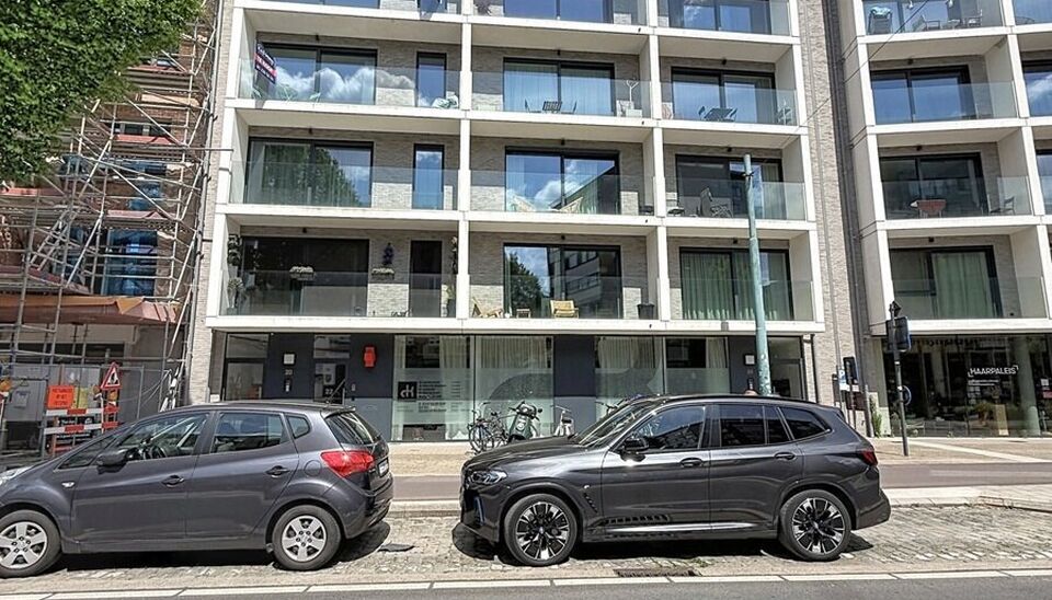 Een recent en instapklaar appartement met terras, ideaal gelegen op wandelafstand van brouwerij Brouwerij De Koninck en het Albertpark. Het appartement bevindt zich op de derde verdieping van een modern en goed onderhouden gebouw met lift.
Via de ruime in