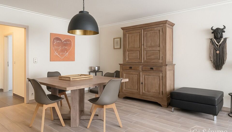Welkom in dit charmante gelijkvloers appartement met een bewoonbare oppervlakte van ca. 89 m², gelegen op wandelafstand van het prachtige Gemeentepark Bremweide – ideaal voor een ontspannen wandeling in het groen.

U komt binnen via een verzorgde inkom