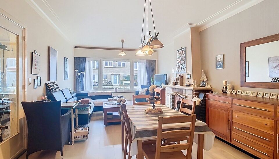 In een charmant, kleinschalig gebouw aan een doodlopende straat, op een steenworp van het groene Bisschoppenhofpark, vind je dit instapklare appartement op de gelijkvloerse verdieping. Een rustige ligging, veel lichtinval én moderne afwerking maken dit e