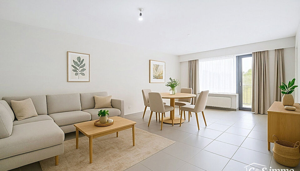 Ontdek dit appartement op de tweede verdieping van een kleinschalig gebouw in een rustige straat. 
Via de inkom, voorzien van berging en privé toilet komen we bij de ruime en lichtrijke woonkamer (ca36.) met aansluitend een gesloten keuken voorzien van o
