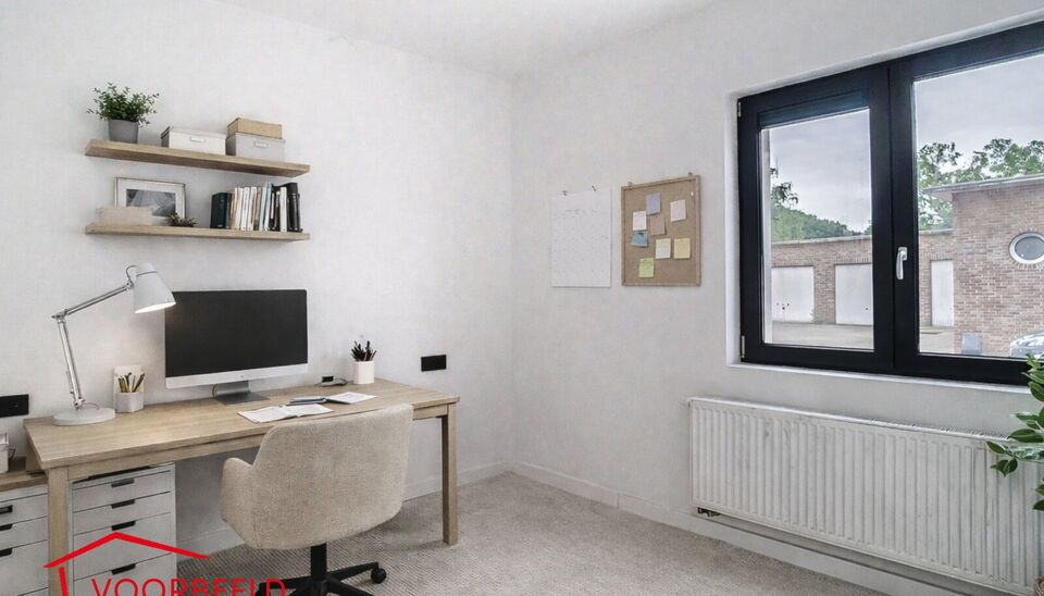 Laatse unit te koop! 4% rendement
Stap binnen in dit smaakvol afgewerkte appartement, gelegen in een klasse vol gerenoveerd gebouw op wandelafstand van het centrum van Edegem.
De inkomhal biedt directe toegang tot de moderne open keuken, volledig uitgerus