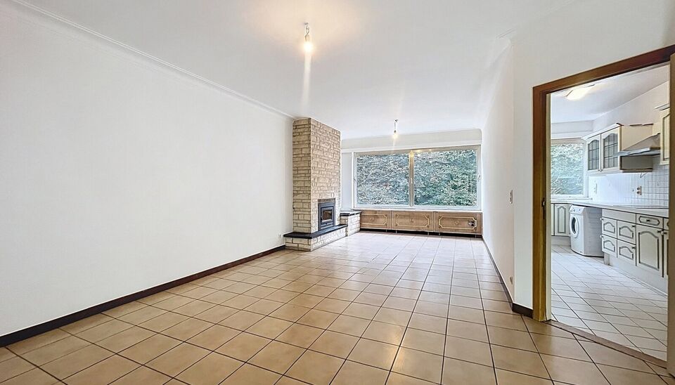 Lichtrijk appartement met groen uitzicht op toplocatie in Deuzeld.
Op de tweede verdieping bevindt zich dit goed gelegen en bijzonder lichtrijke appartement met een prachtig, open zicht op het groen. De ligging is ideaal op wandelafstand van parken, winke