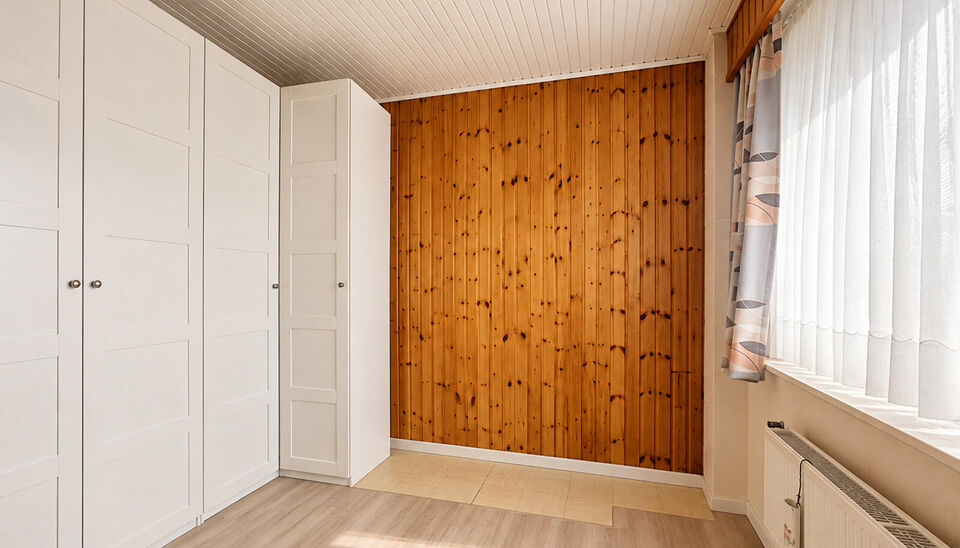 Ontdek deze ruime bel-etagewoning, rustig gelegen in een doodlopende straat en boordevol mogelijkheden. De woning is reeds functioneel ingericht, maar biedt de nieuwe eigenaar nog de kans om ze verder af te werken en volledig naar eigen smaak te modernise