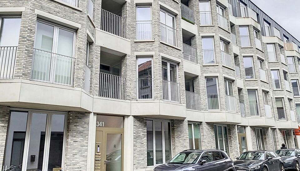 Private ondergrondse autostaanplaats op -1. Gunstig gelegen op wandelafstand van park spoor noord, verschillende winkels en centrum Antwerpen.&nbsp;
Parking te bereiken via automatische beveiligde poort.