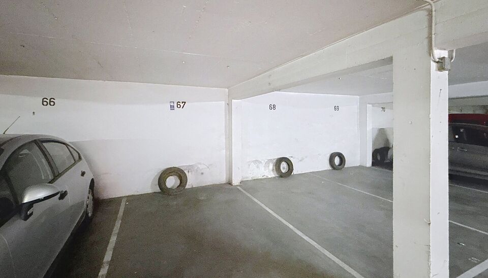 Staanplaats P67 te koop op de Italiëlei nabij Operaplein en Franklin Rooseveltplaats. 
Ontdek deze autostaanplaats op de Italiëlei, met enorm goede verbinding in en uit de stad en naar Linkeroever.
De autostaanplaats bevindt zich in een klein garagecomp