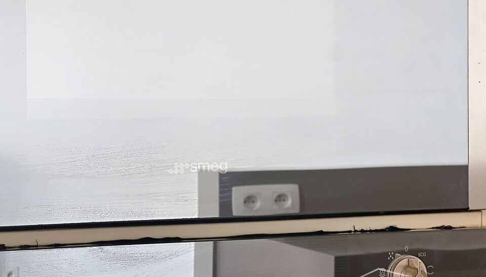 Prachtige duplex op het Eilandje in de Londenstraat, gelegen op de 3de en 4de verdieping van een verzorgd gebouw. De lift komt rechtstreeks uit in het appartement, wat zorgt voor extra comfort en privacy. Op de 4de verdieping bevindt zich de ruime en lich