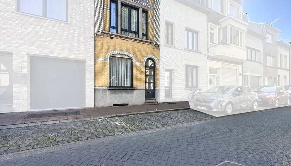 Bent u op zoek naar een instapklare woning op een centrale en groene locatie? Deze charmante eengezinswoning, gelegen dichtbij het prachtige Rivierenhof, combineert ruimte, licht en functionaliteit.
Op het gelijkvloers bevinden zich momenteel twee volwaar
