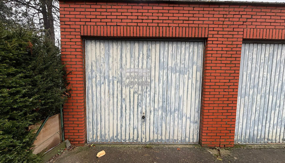 Gesloten garagebox te koop in Beveren-Kruibeke-Zwijndrecht