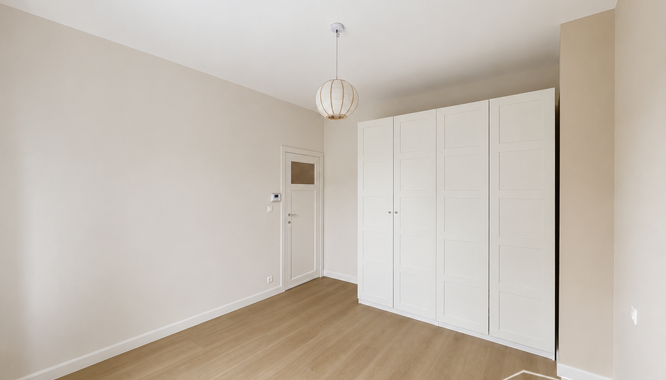 Charmant gerenoveerde woning met 3 slaapkamers en zonnige tuin, gelegen op wandelafstand van station Antwerpen-Berchem. Dankzij de ligging in een doodlopende straat geniet u hier van optimale rust en privacy. Bovendien bevindt zich aan het begin van de st
