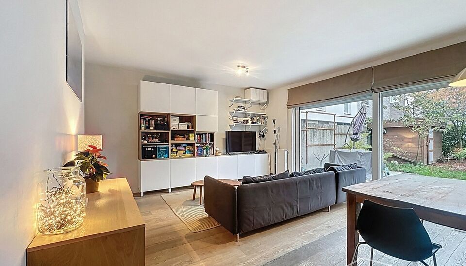 Deze moderne en energiezuinige halfopen bebouwing maakt deel uit van &eacute;&eacute;n van de eerste woonprojecten in de gegeerde wijk Regatta. Wat deze woning extra bijzonder maakt, is haar halfopen karakter &eacute;n de vrije ligging aan de achterzijde, waar geen woning 