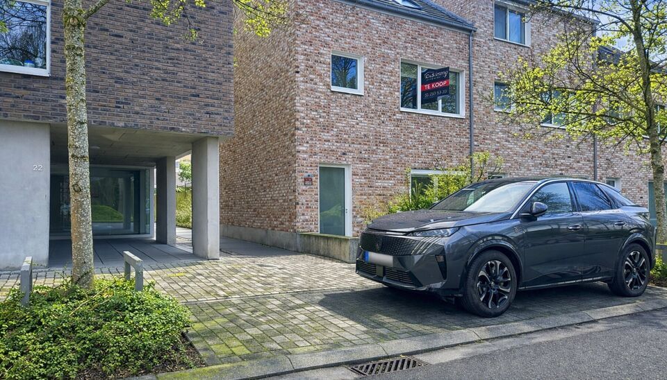 Deze moderne en energiezuinige halfopen bebouwing maakt deel uit van &eacute;&eacute;n van de eerste woonprojecten in de gegeerde wijk Regatta. Wat deze woning extra bijzonder maakt, is haar halfopen karakter &eacute;n de vrije ligging aan de achterzijde, waar geen woning 