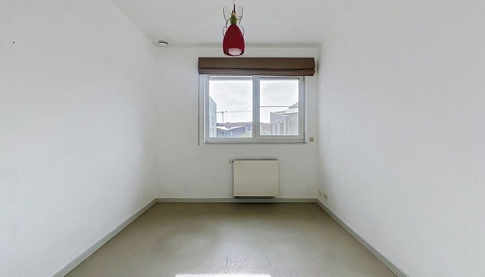 Deze moderne en energiezuinige halfopen bebouwing maakt deel uit van &eacute;&eacute;n van de eerste woonprojecten in de gegeerde wijk Regatta. Wat deze woning extra bijzonder maakt, is haar halfopen karakter &eacute;n de vrije ligging aan de achterzijde, waar geen woning 