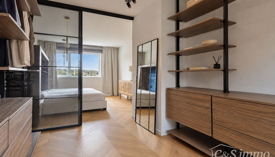 Ontdek deze stijlvolle en hoogwaardig afgewerkte woning (2018), gelegen in een rustige en groene woonwijk te Berendrecht. Deze prachtige woning combineert hedendaagse luxe, hoogwaardige materialen en een doordachte indeling met een uitzonderlijk wooncomfo