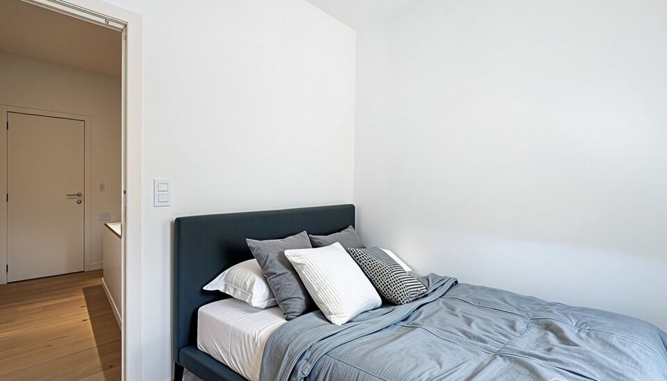 Welkom in deze charmante, volledig gerenoveerde woning (2018) die comfort en functionaliteit perfect combineert. Gelegen in een rustige buurt en voorzien van twee afzonderlijke toegangen. Eén toegang leidt naar het gezellige woongedeelte, de andere biedt