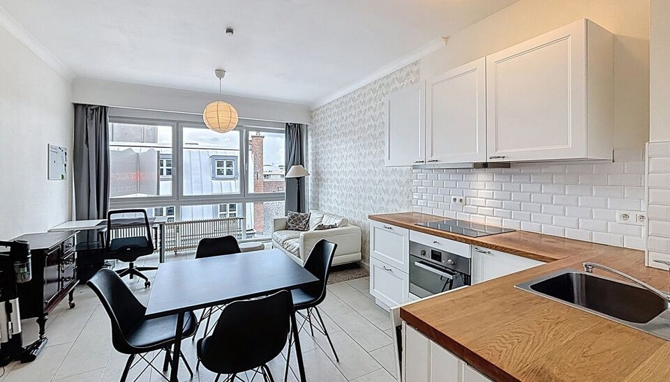 Instapklare, bemeubelde studio vlakbij de Botanische Tuin

Deze lichtrijke studio bevindt zich op een toplocatie, op wandelafstand van de Botanische Tuin, de Oudevaartplaats, het Mechelseplein en de Leopoldplaats.
Bij binnenkomst komt u in de inkomhal, ui