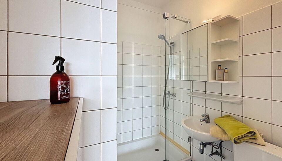 Instapklare, bemeubelde studio vlakbij de Botanische Tuin

Deze lichtrijke studio bevindt zich op een toplocatie, op wandelafstand van de Botanische Tuin, de Oudevaartplaats, het Mechelseplein en de Leopoldplaats.
Bij binnenkomst komt u in de inkomhal, ui