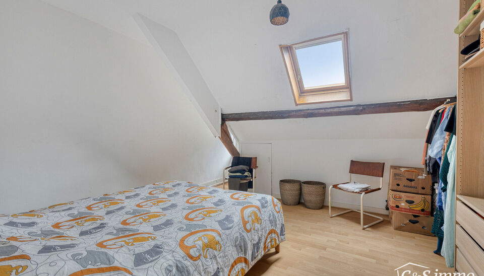 OPENDEURDAG ZATERDAG 10 JANUARI VAN 10U TOT 12U
Deze karaktervolle villa met een bewoonbare oppervlakte van maar liefst 300 m&sup2; is gelegen op een uitzonderlijk perceel van 2600 m&sup2;, vlak aan het park van Brasschaat, Elshout en op wandelafstand van het gez